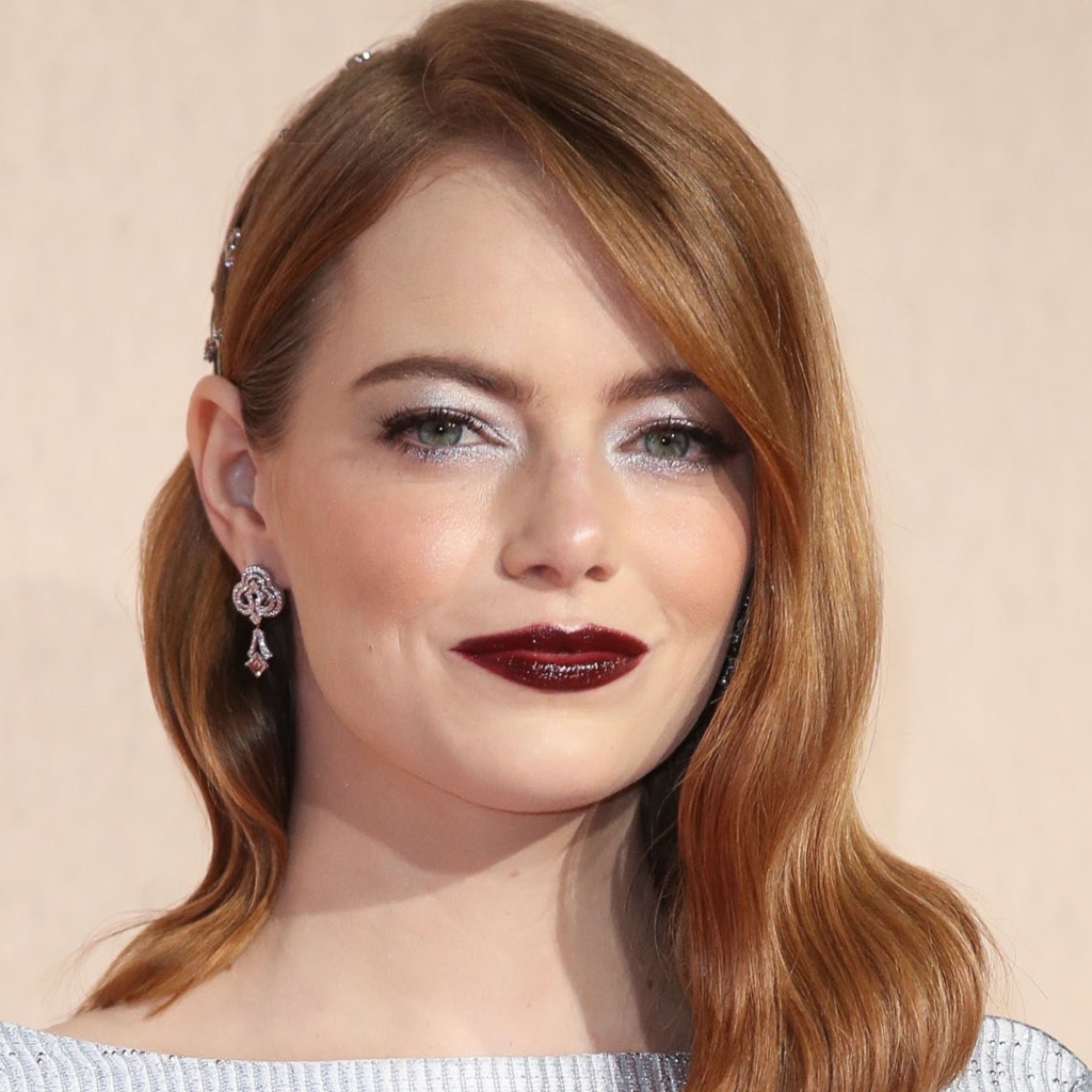 Рыжеволосая актриса Эмма Стоун с ярким макияжем