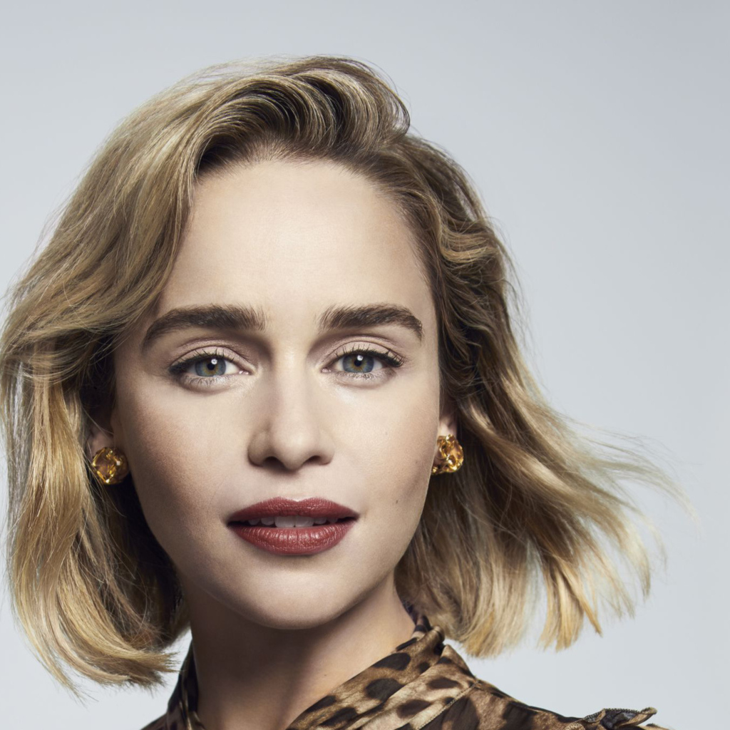 Стильная девушка, актриса Эмилия Кларк лицо крупным планом