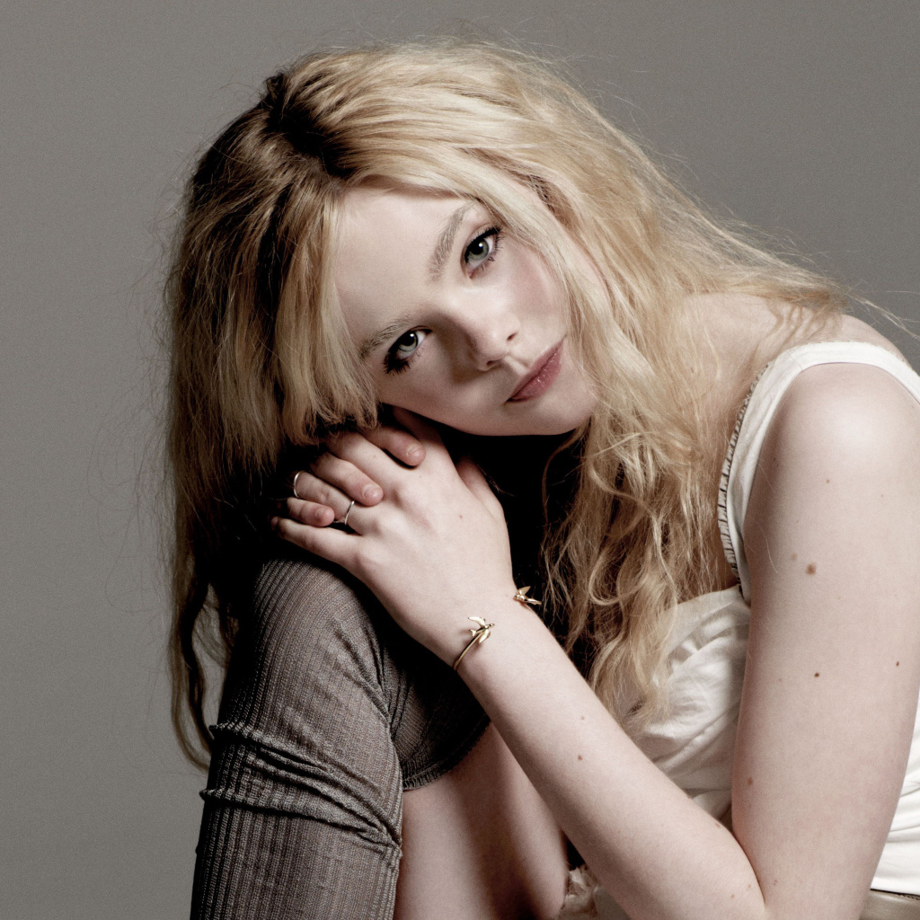 Нежная девушка блондинка, актриса Эль Фаннинг