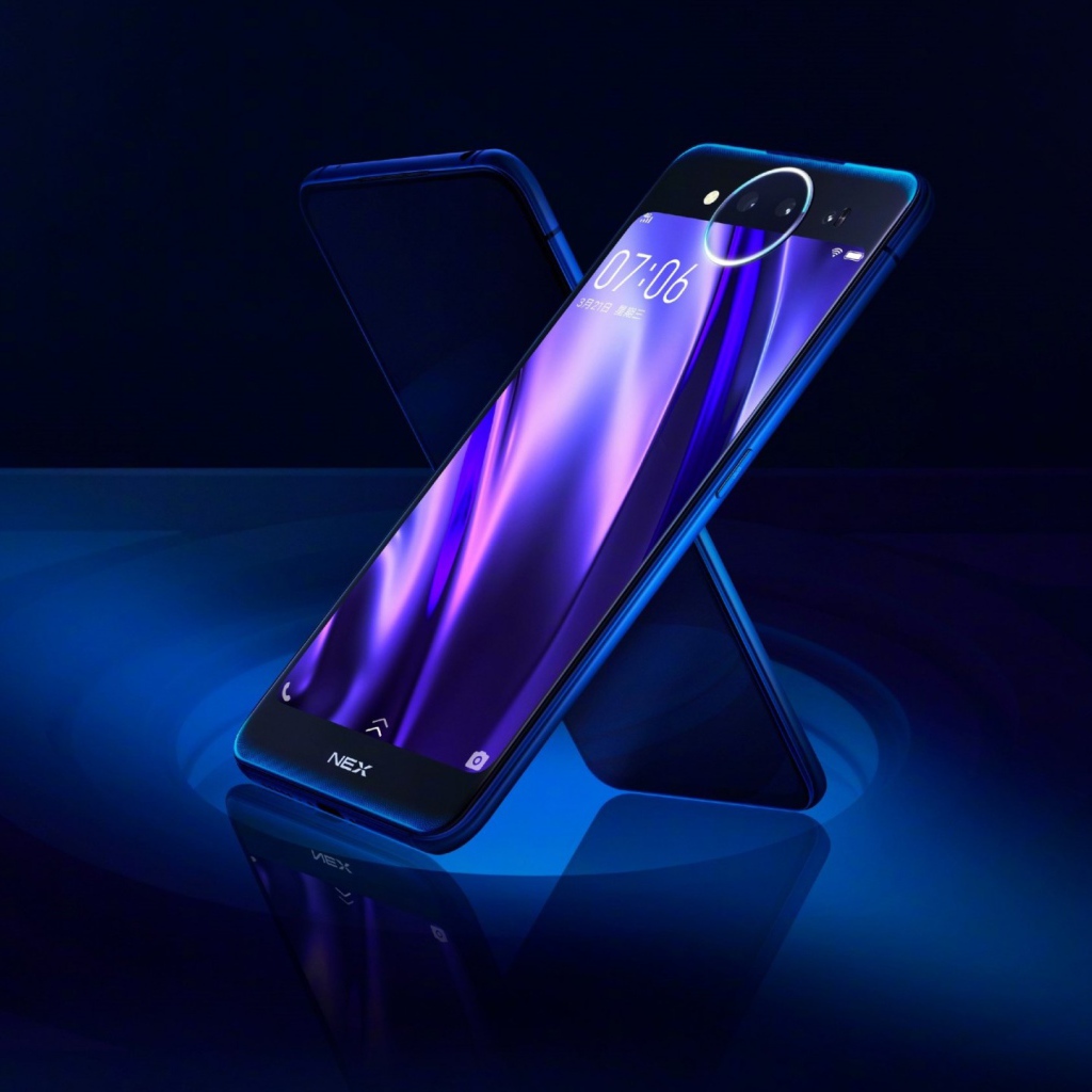 Флагманский смартфон Vivo NEX Dual Display Edition на синем фоне