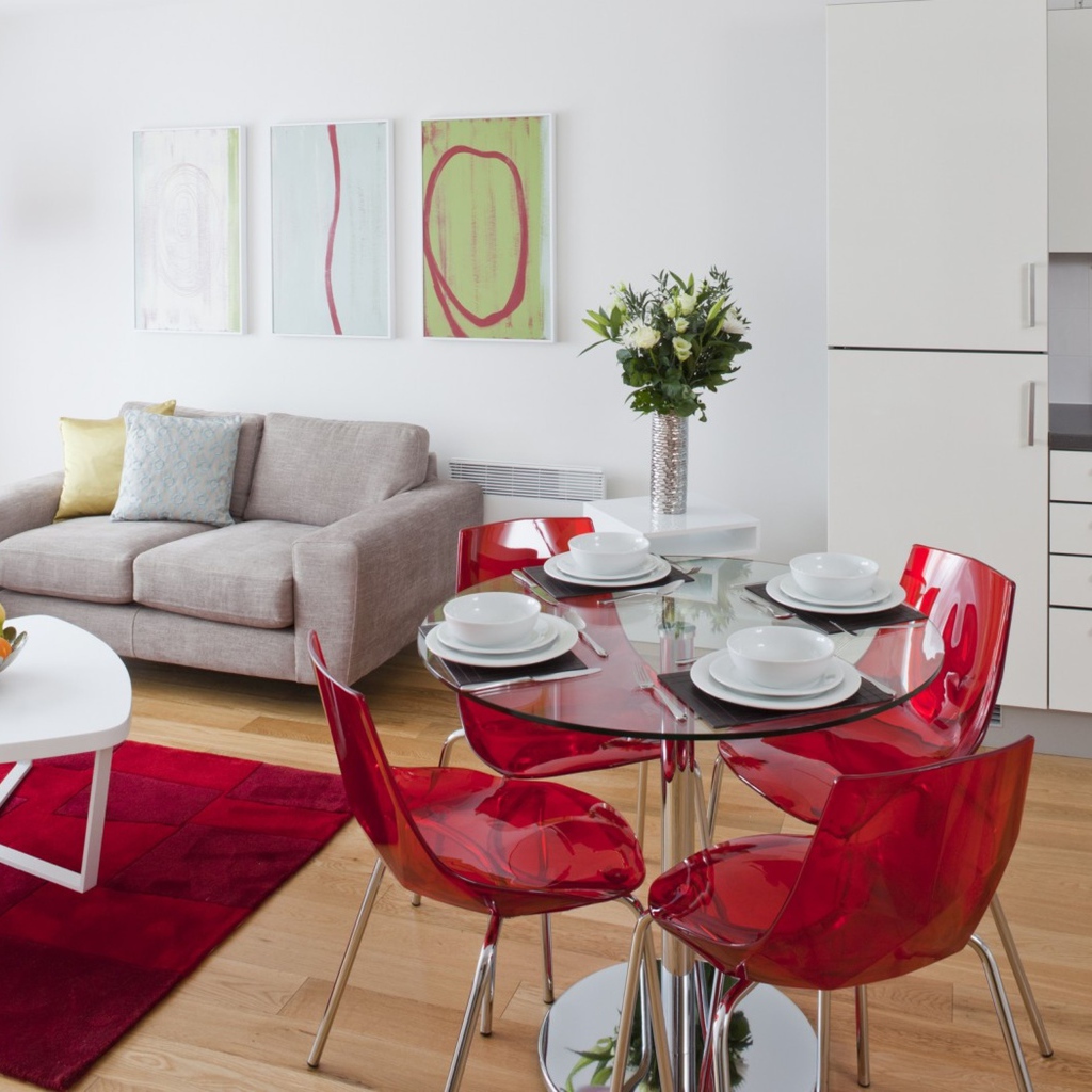 Интерьер кухни совмещен с гостиной комнатой