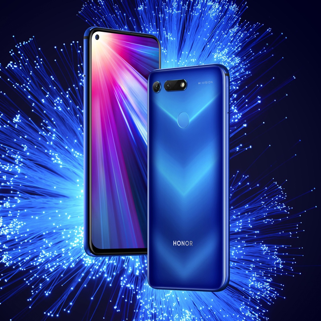 Два стильных смартфона Honor View 20 на ярком синем фоне