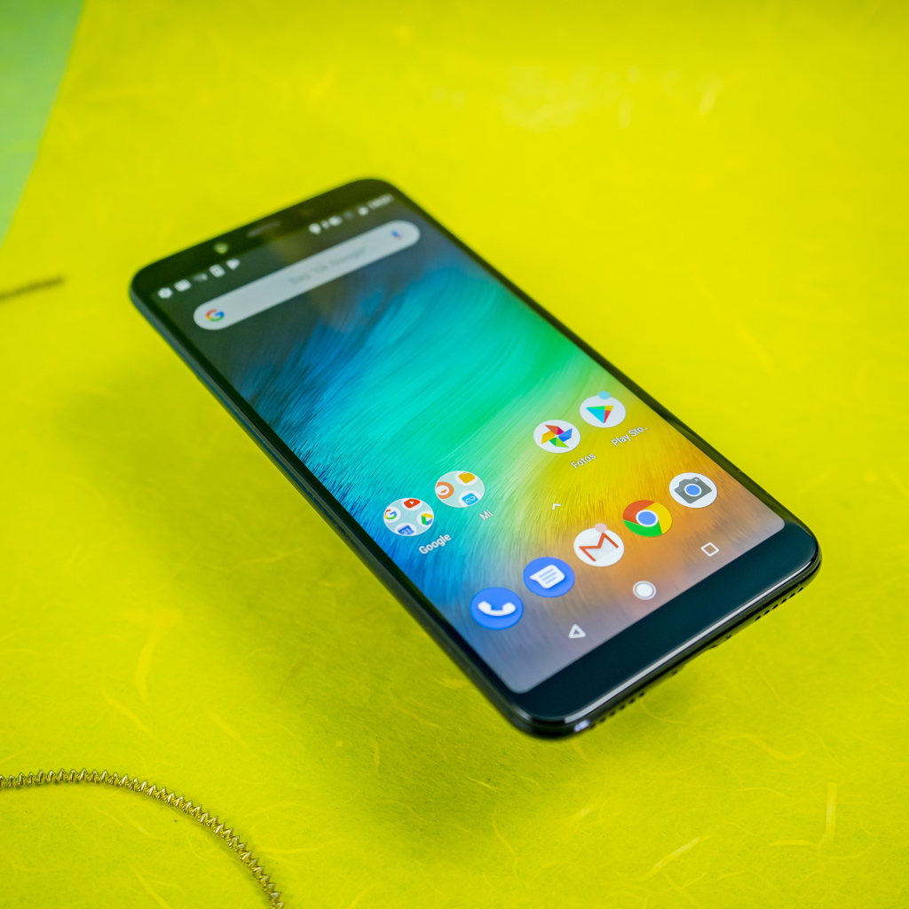 Смартфон Xiaomi Mi A2, 2019 года