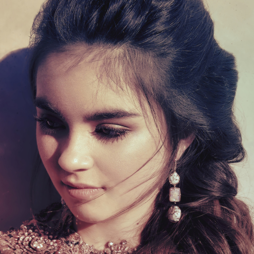 Молодая нежная актриса Ландри Бендер