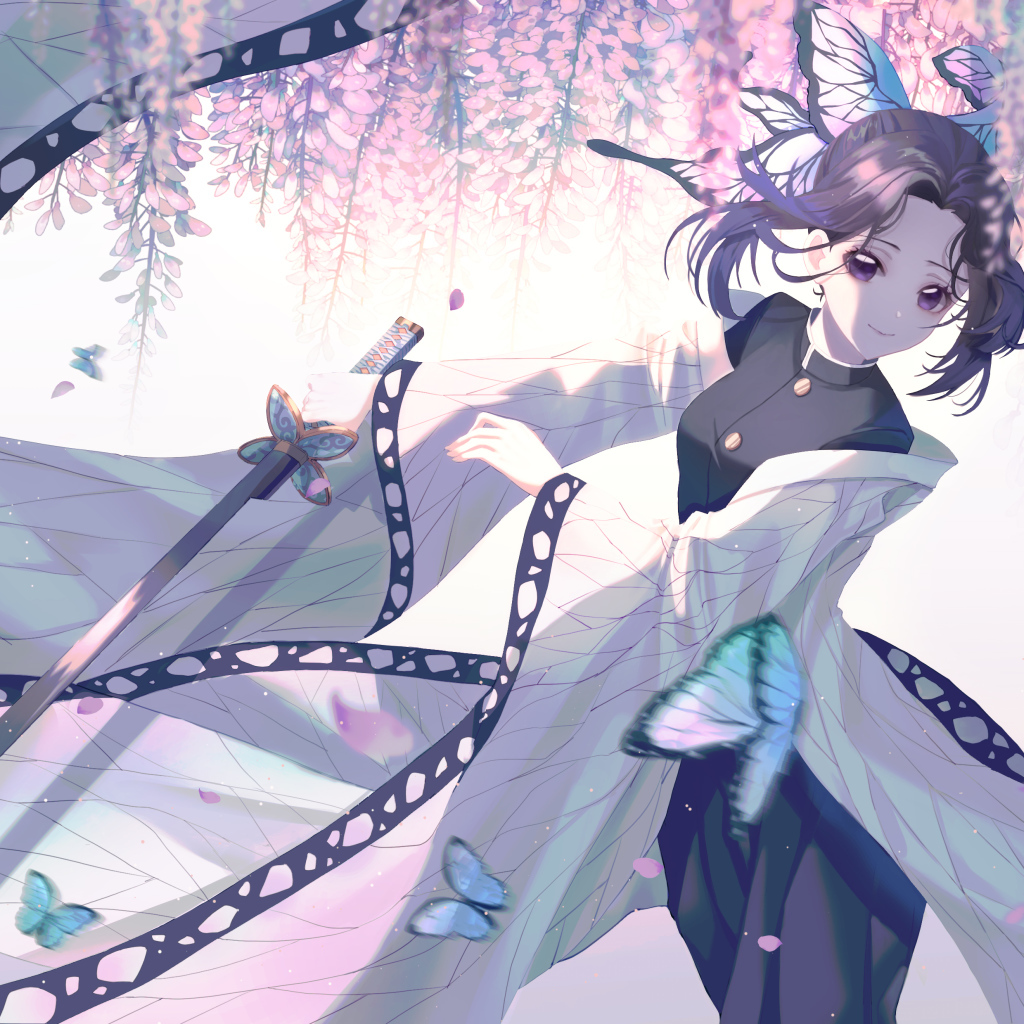 Красивая девушка азиатка с мечом и голубыми бабочками