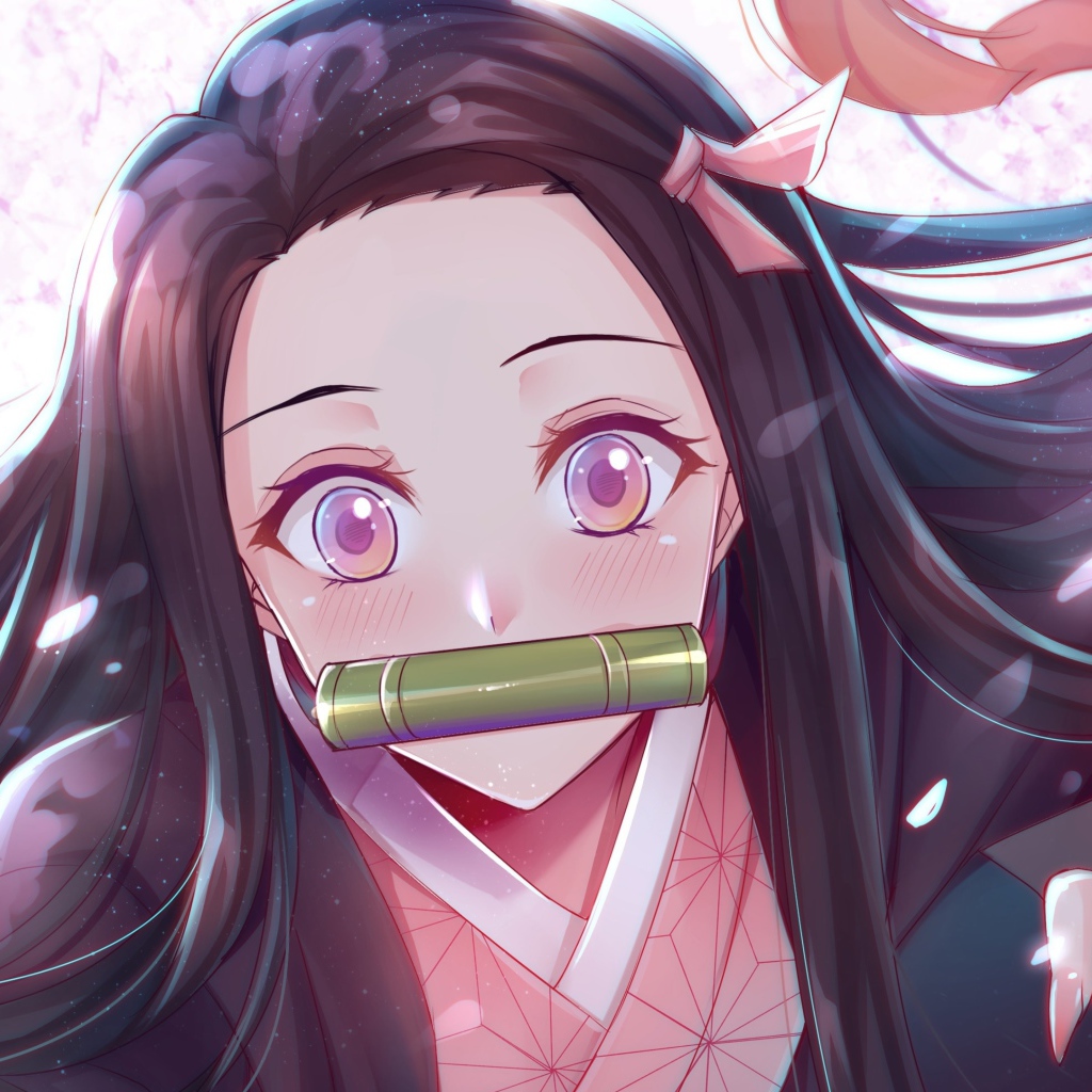 Девушка аниме с губной гармошкой во рту 