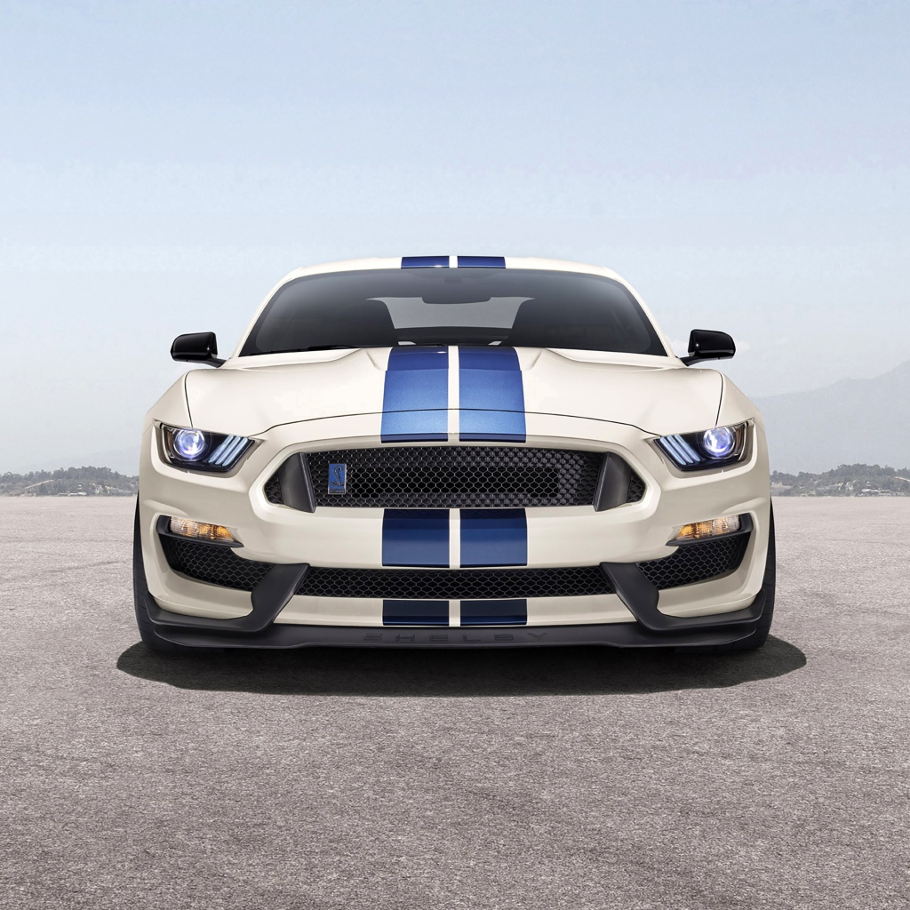 Автомобиль Shelby GT350, 2020 года вид спереди