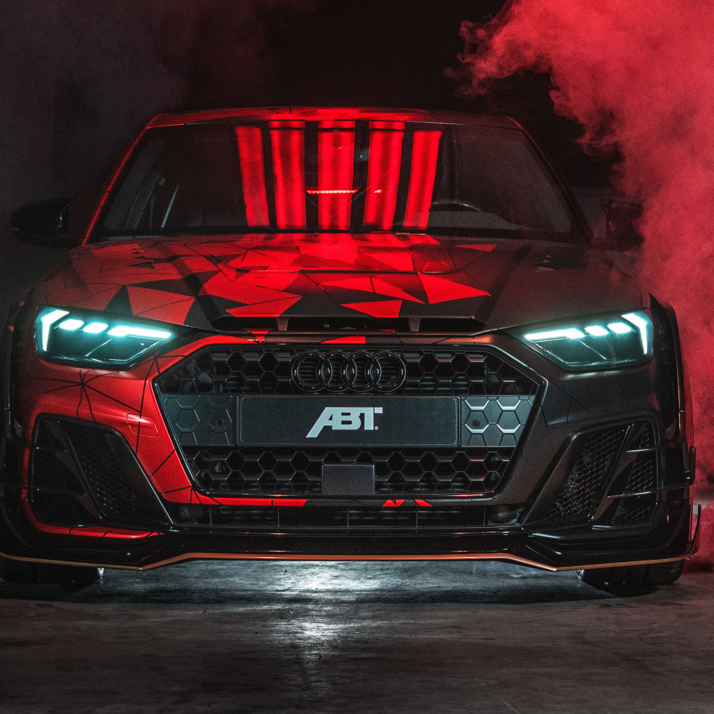 Автомобиль Audi A1 ABT Sportsline, 2019 года в красном дыму