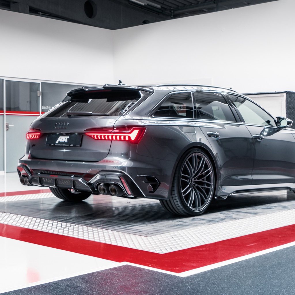 Автомобиль ABT RS6-R 2020 года вид сзади