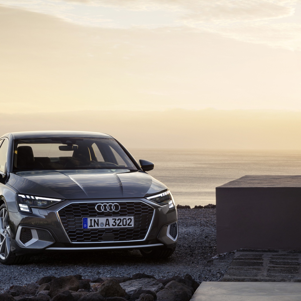 Автомобиль  Audi A3 Sedan 35 TFSI 2020 года у моря