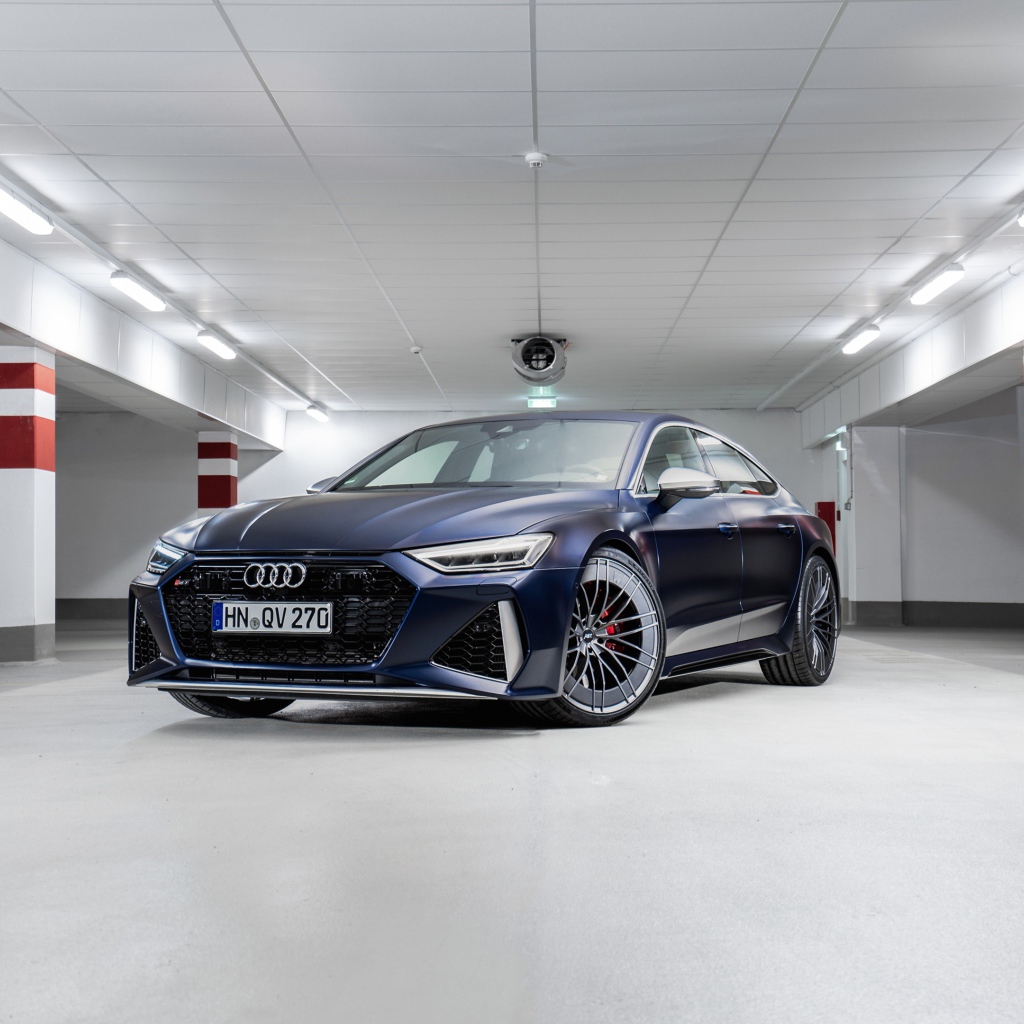Автомобиль Audi RS 7 Sportback 2020 года на подземной парковке 