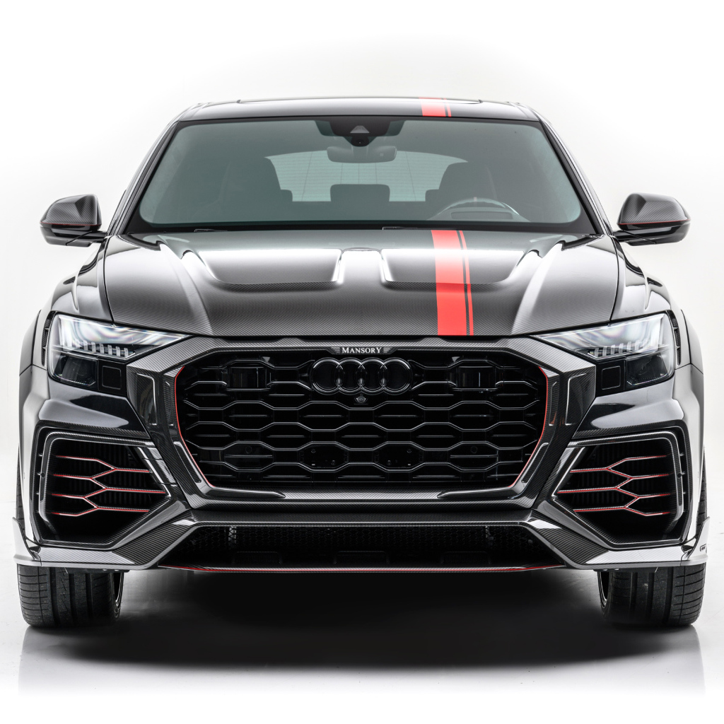 Автомобиль Audi RS Q8 2020 года вид спереди на белом фоне