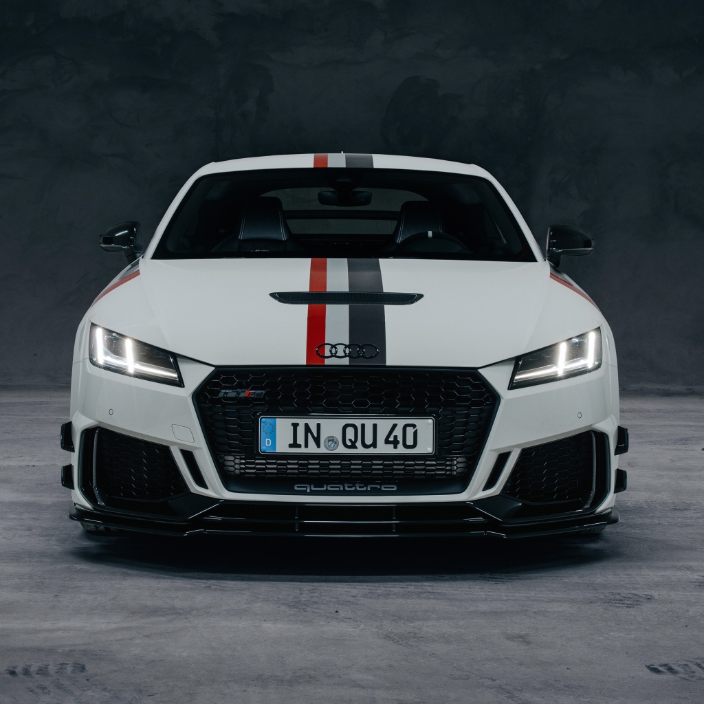 Автомобиль Audi TT RS Coupé 40 Jahre Quattro 2020 года вид спереди