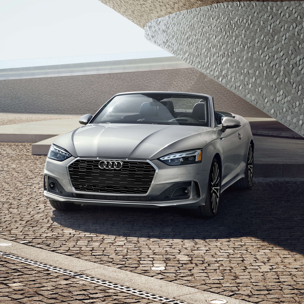 Серый автомобиль Audi A5 Cabriolet 45 TFSI, 2020 года 