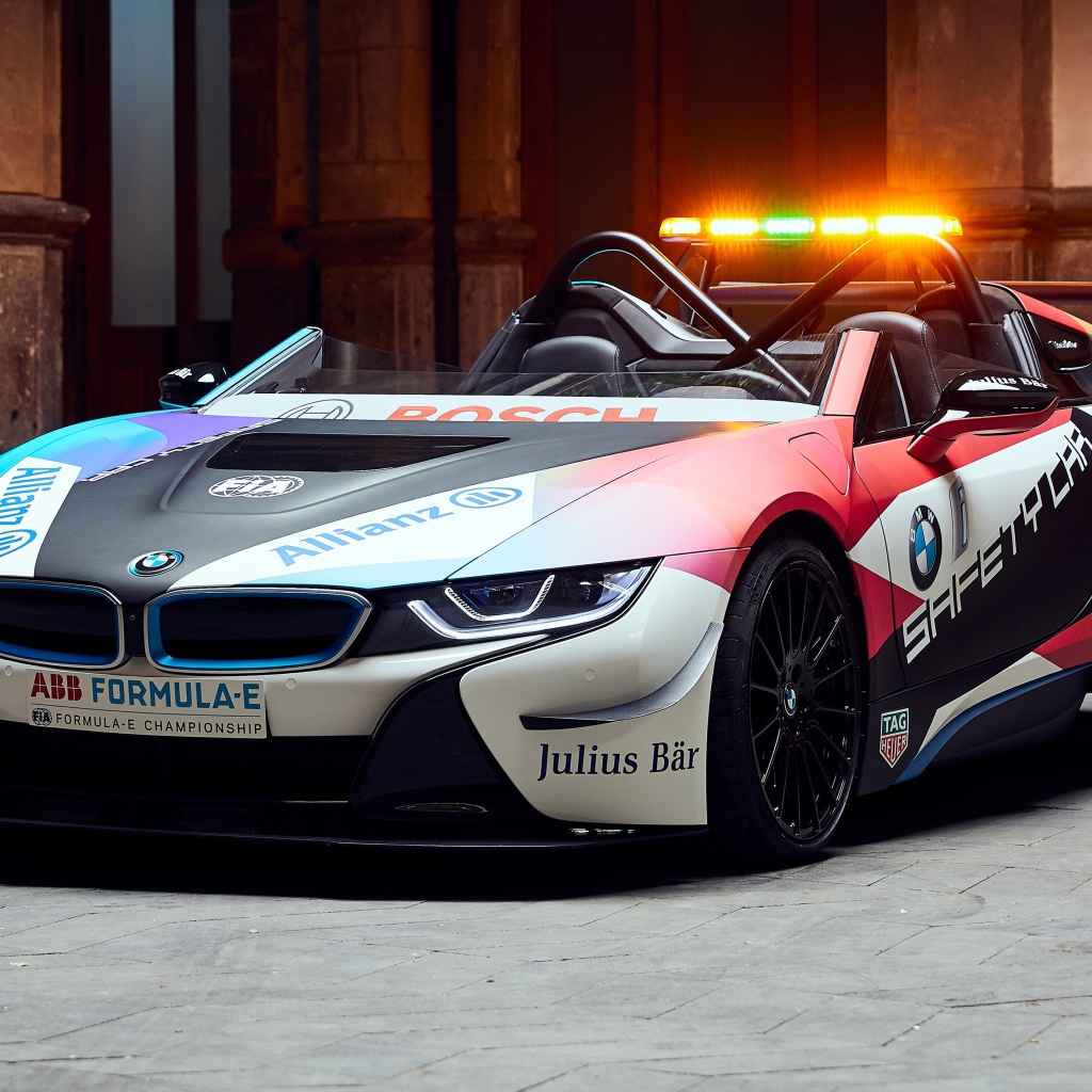 Гоночный автомобиль BMW I8 Roadster 