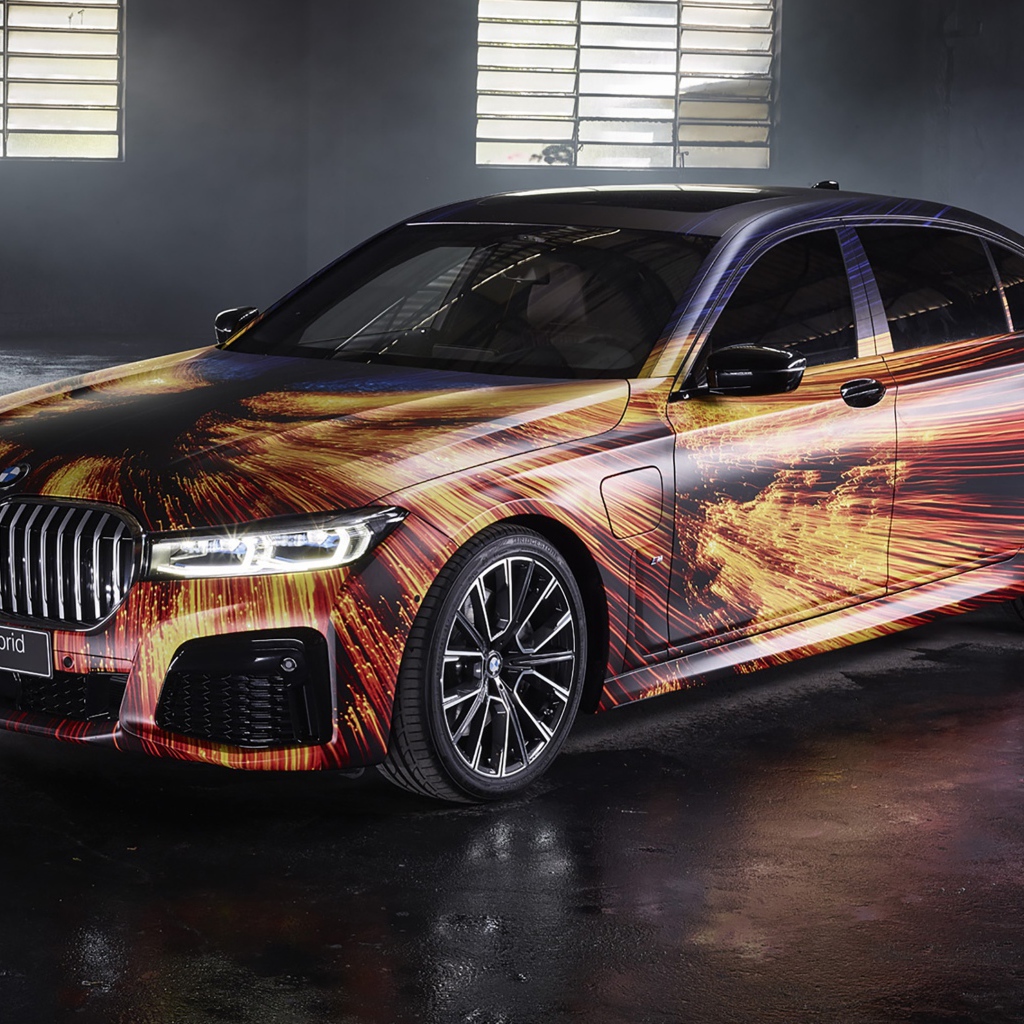 Автомобиль BMW 745e XDrive M Sport, 2020 года в гараже
