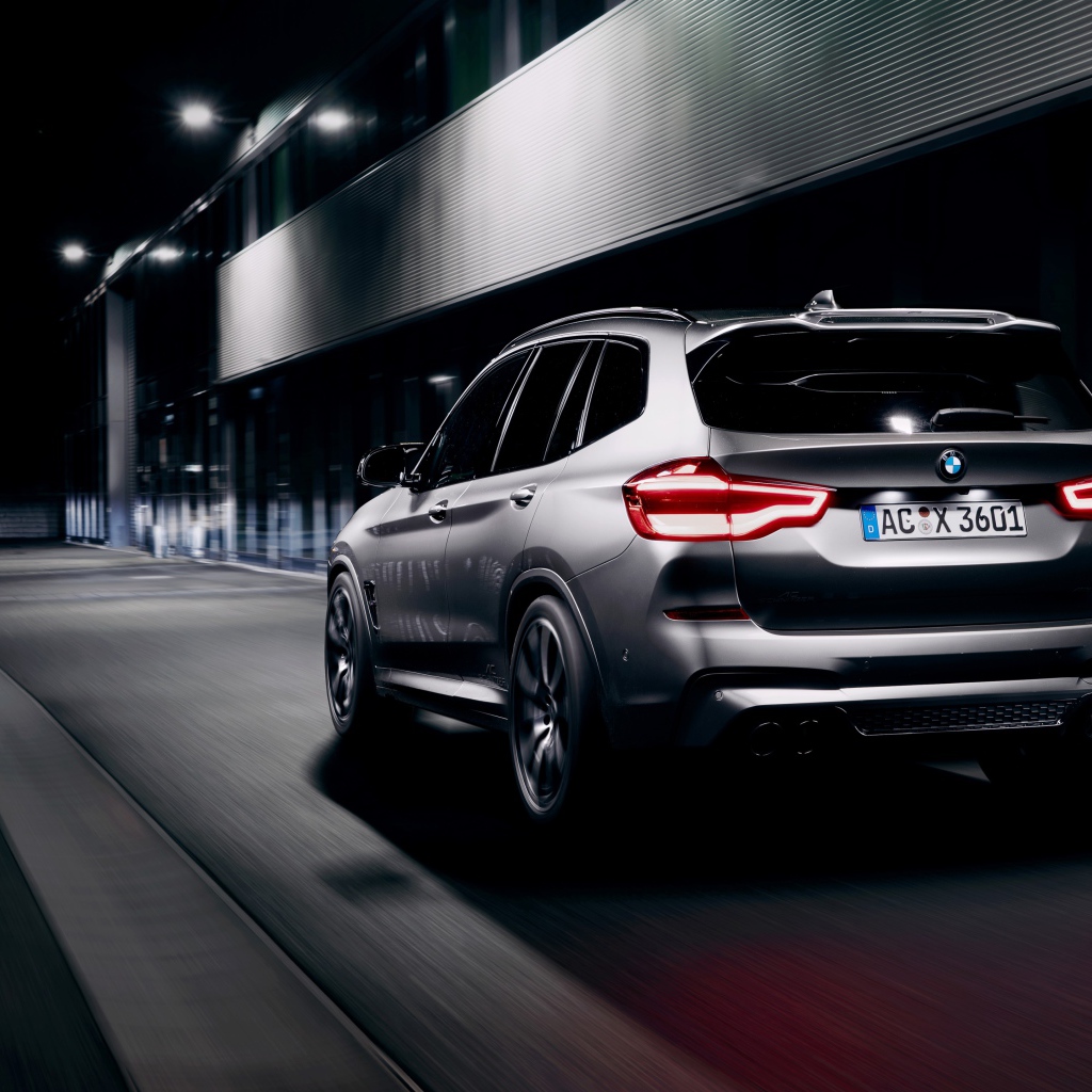 Автомобиль BMW X3 M 2020 года вид сзади