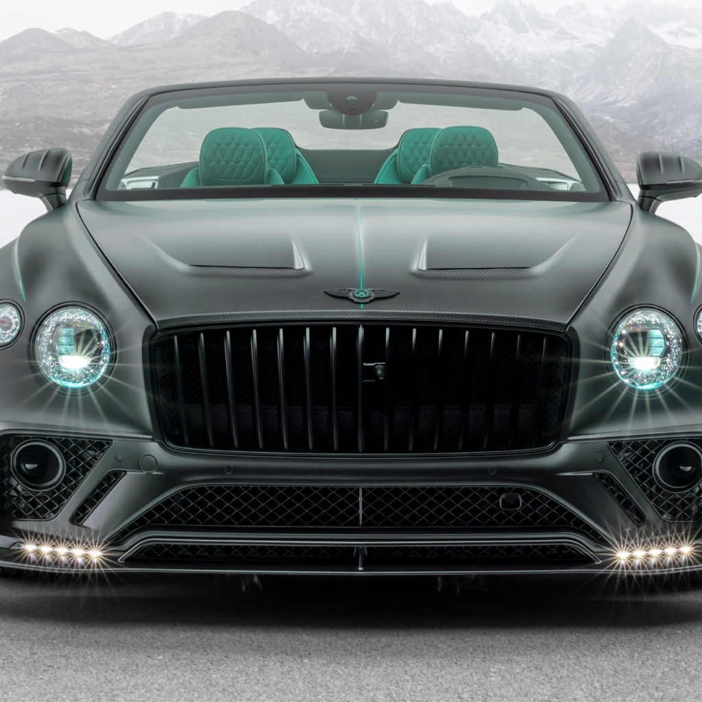 Автомобиль Mansory Bentley Continental GT V8 Convertible 2020 года с включенными фарами