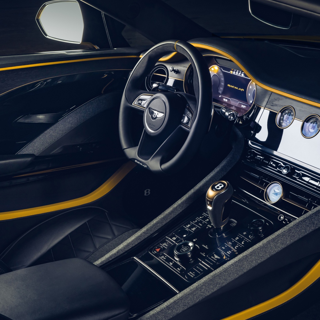 Дорогой черный салон автомобиля Bentley Mulliner Bacalar 2020 года 
