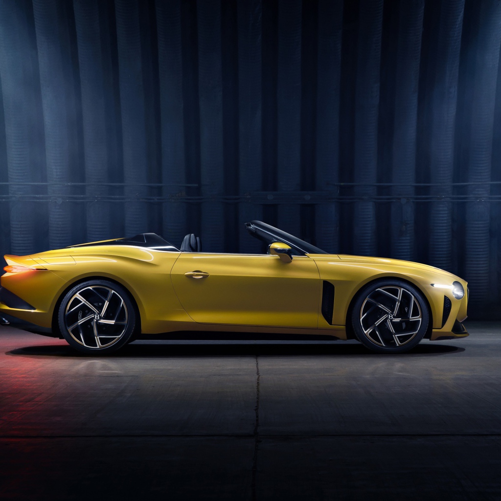 Желтый кабриолет Bentley Mulliner Bacalar 2020 года вид сбоку 