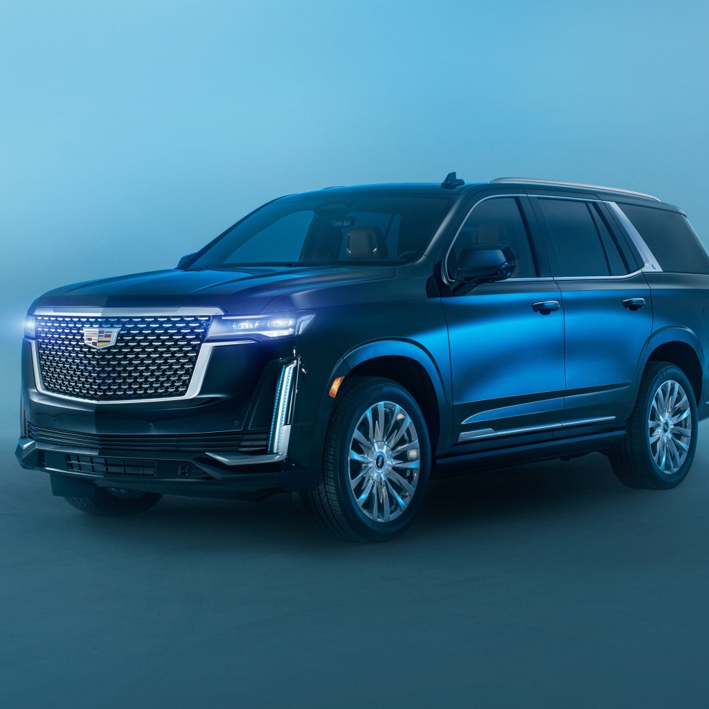 Черный Cadillac Escalade Luxury, 2021 года на сером фоне