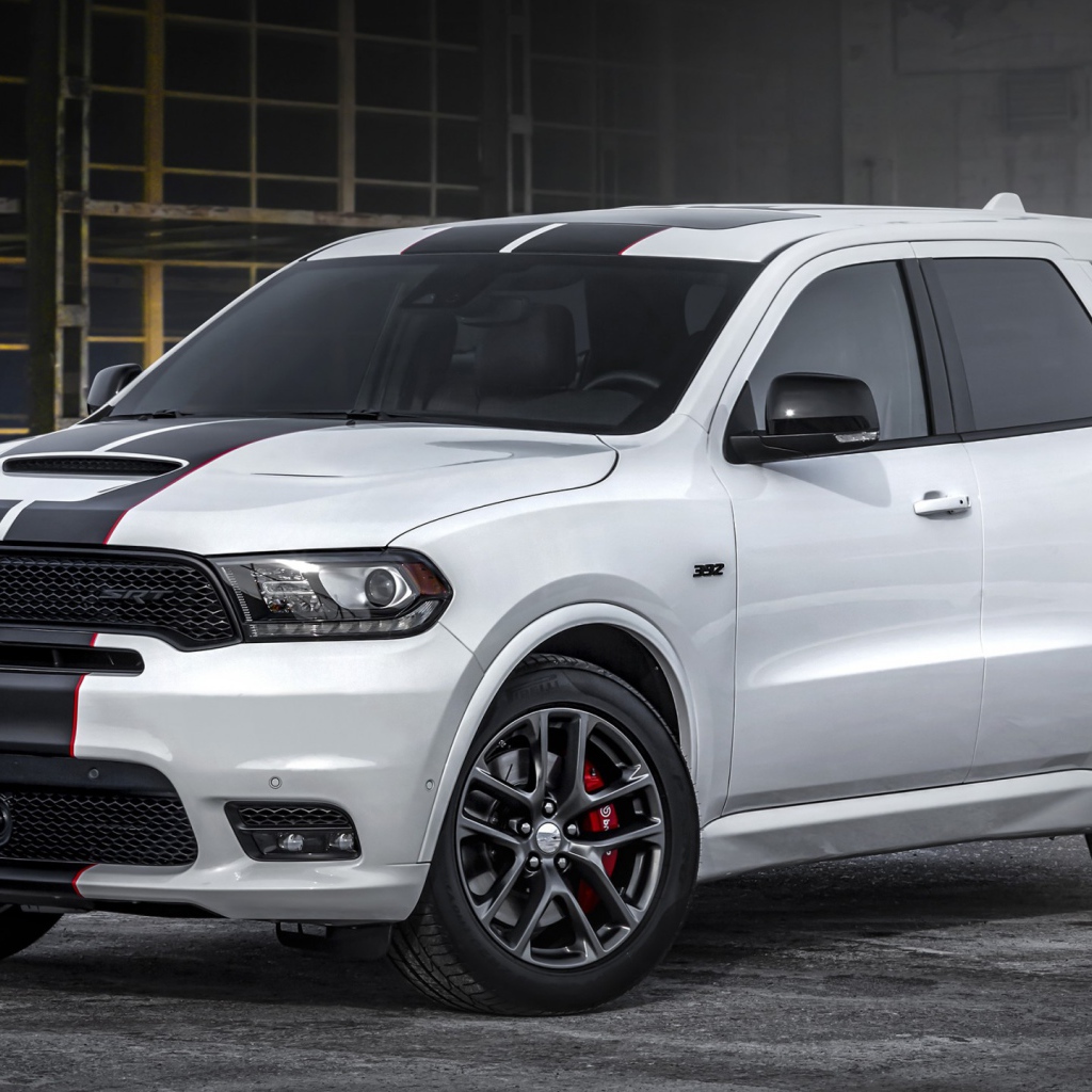 Внедорожник Dodge Durango SRT, 2020 года в гараже 