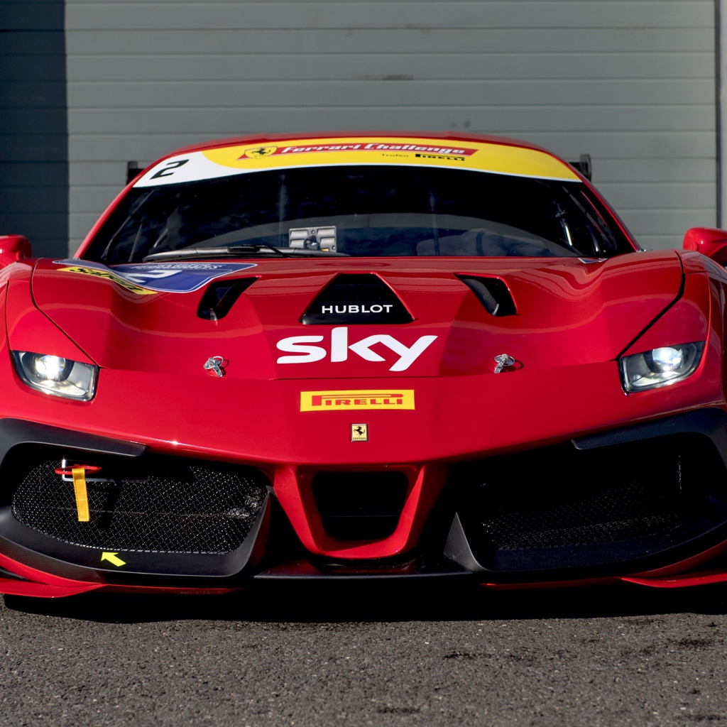 Гоночный автомобиль Ferrari 488 Challenge Evo 2020 года 