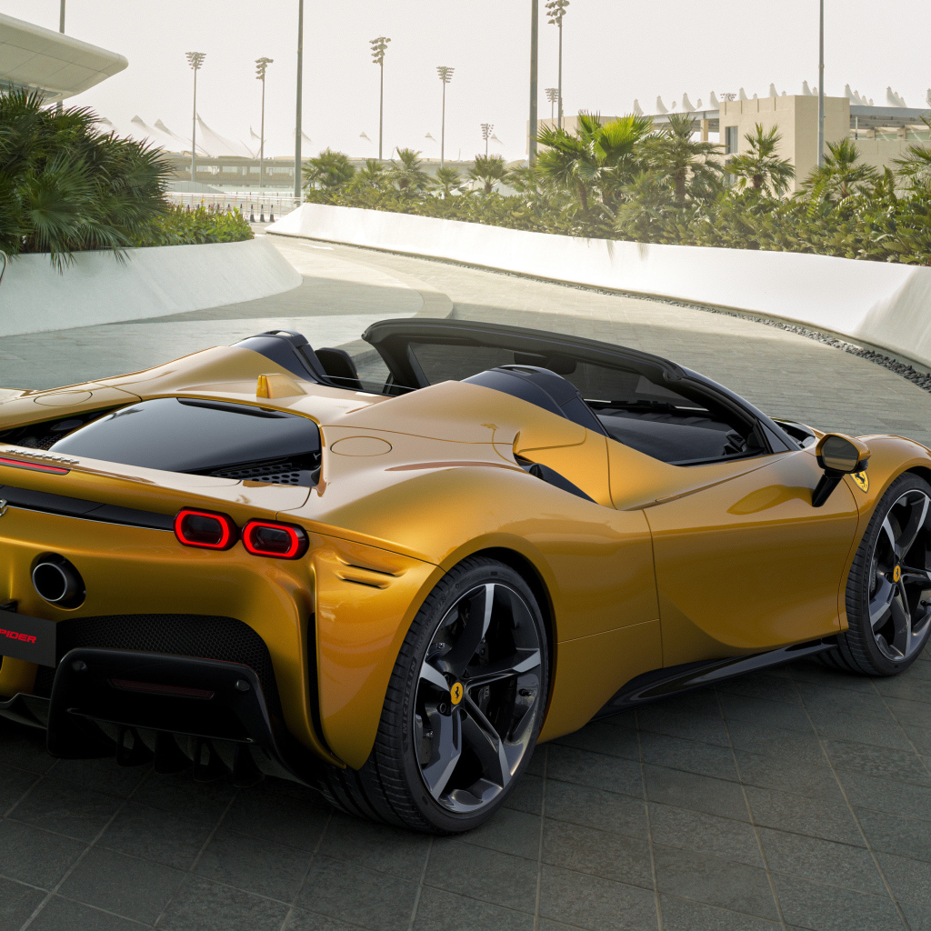 Автомобиль Ferrari SF90 Spider 2021 года цвет золотистый металлик