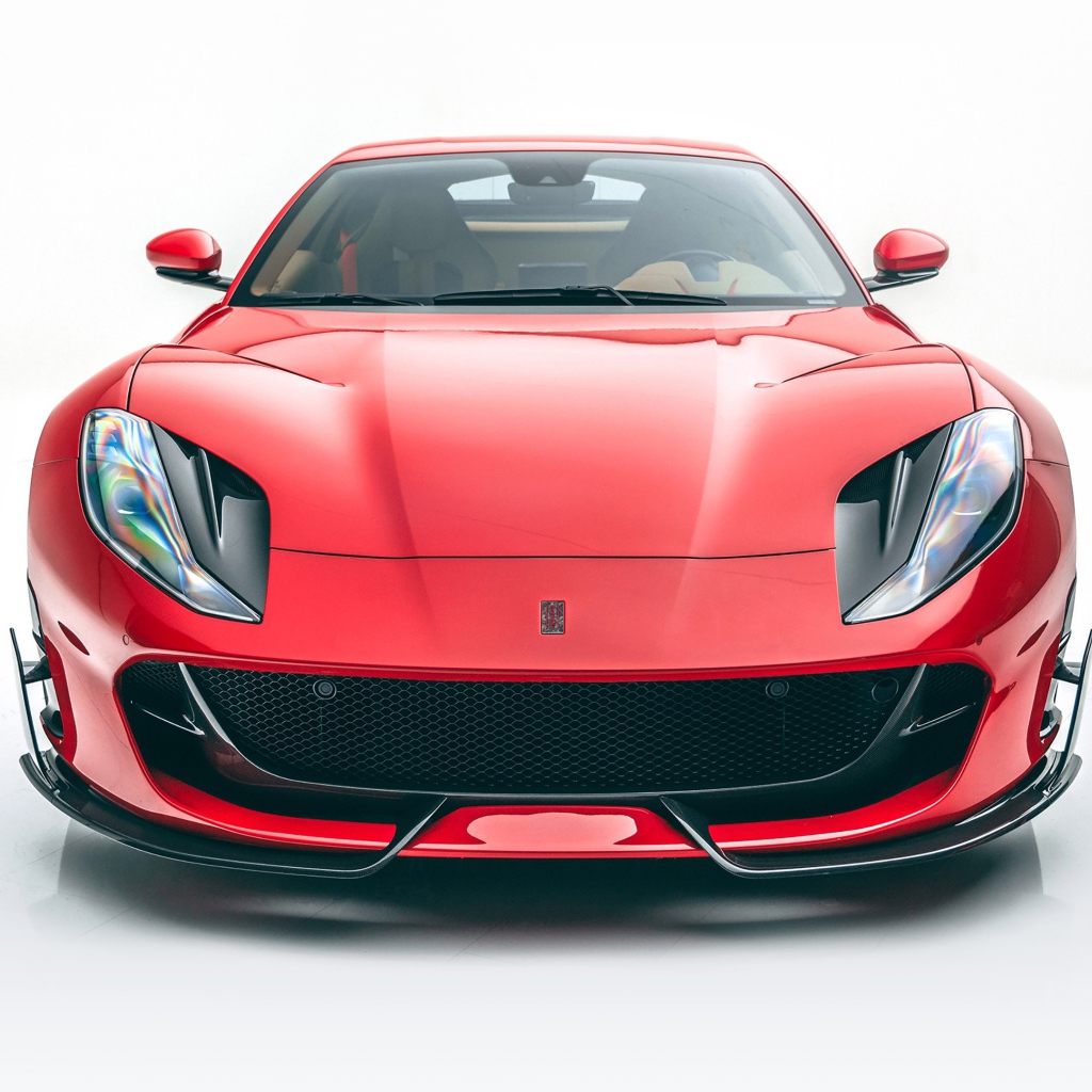 Красный автомобиль Mansory Ferrari 812,  2020 года на белом фоне