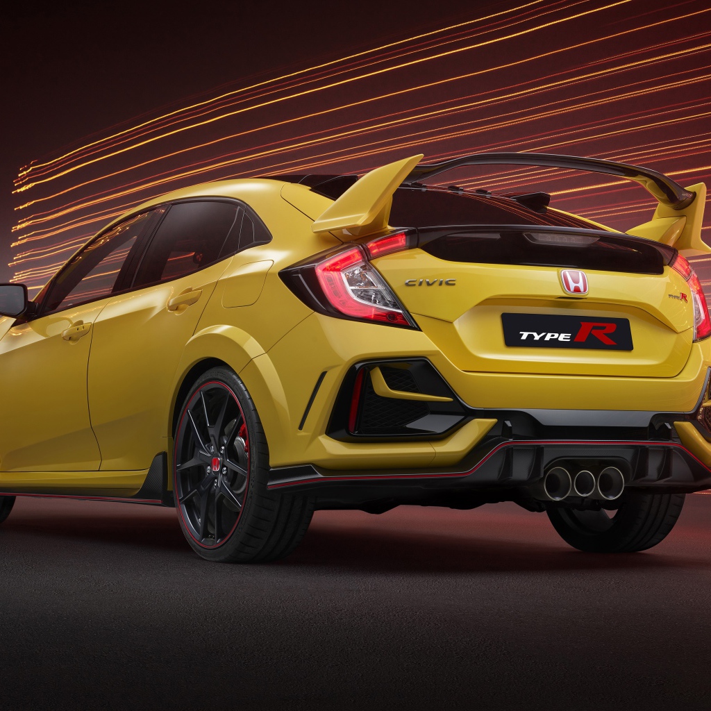 Желтый автомобиль Honda Civic Type R Limited Edition 2020 года вид сзади