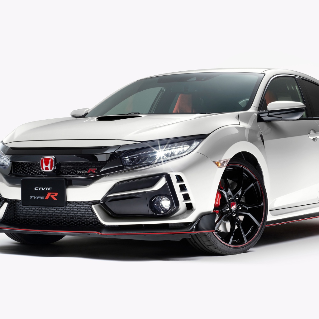 Серебристый автомобиль Honda Civic Type R 2020 года на белом фоне