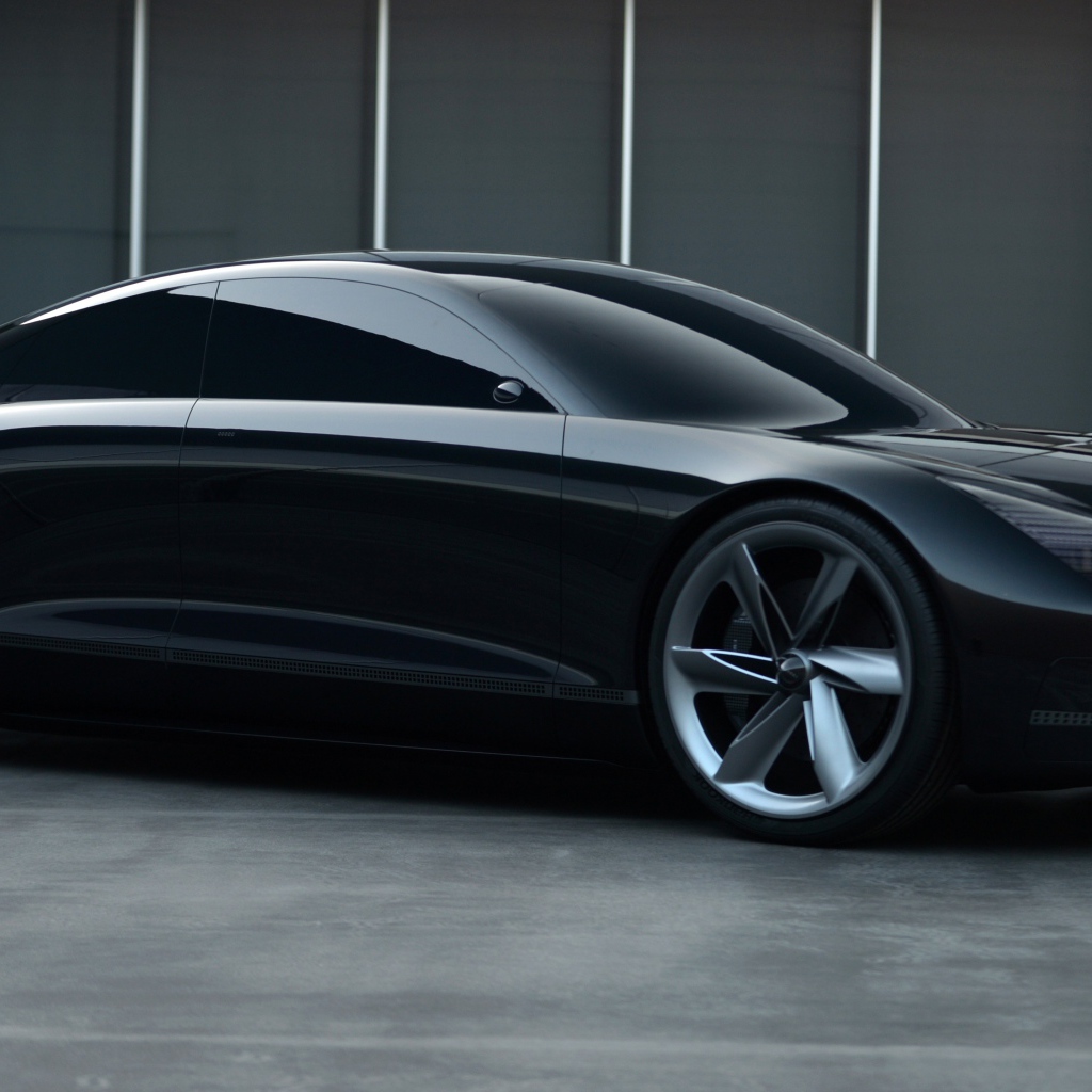 Черный автомобиль Hyundai Prophecy 2020 года вид сбоку 