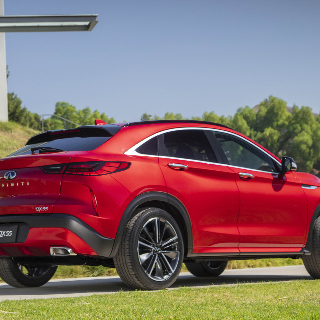 Красный автомобиль Infiniti QX55 AWD 2022 года вид сзади