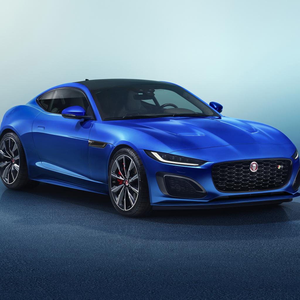 Синий автомобиль Jaguar F-Type R Coupe 2020 года 