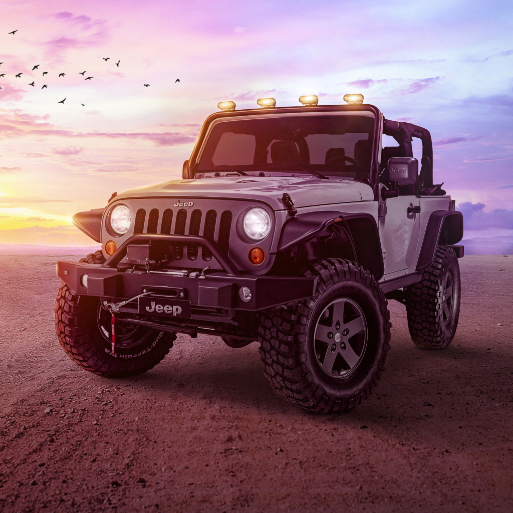 Внедорожник Jeep Wrangler на фоне неба 