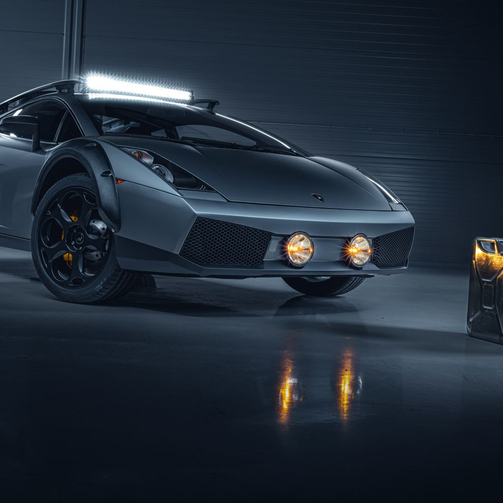 Спортивный автомобиль Lamborghini Gallardo Offroad, 2019 года с канистрами