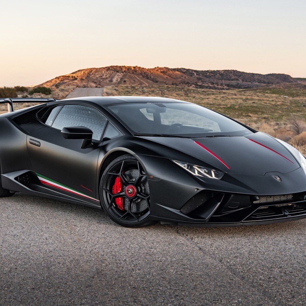 Черный спортивный  Lamborghini Huracan Performante 2020 года
