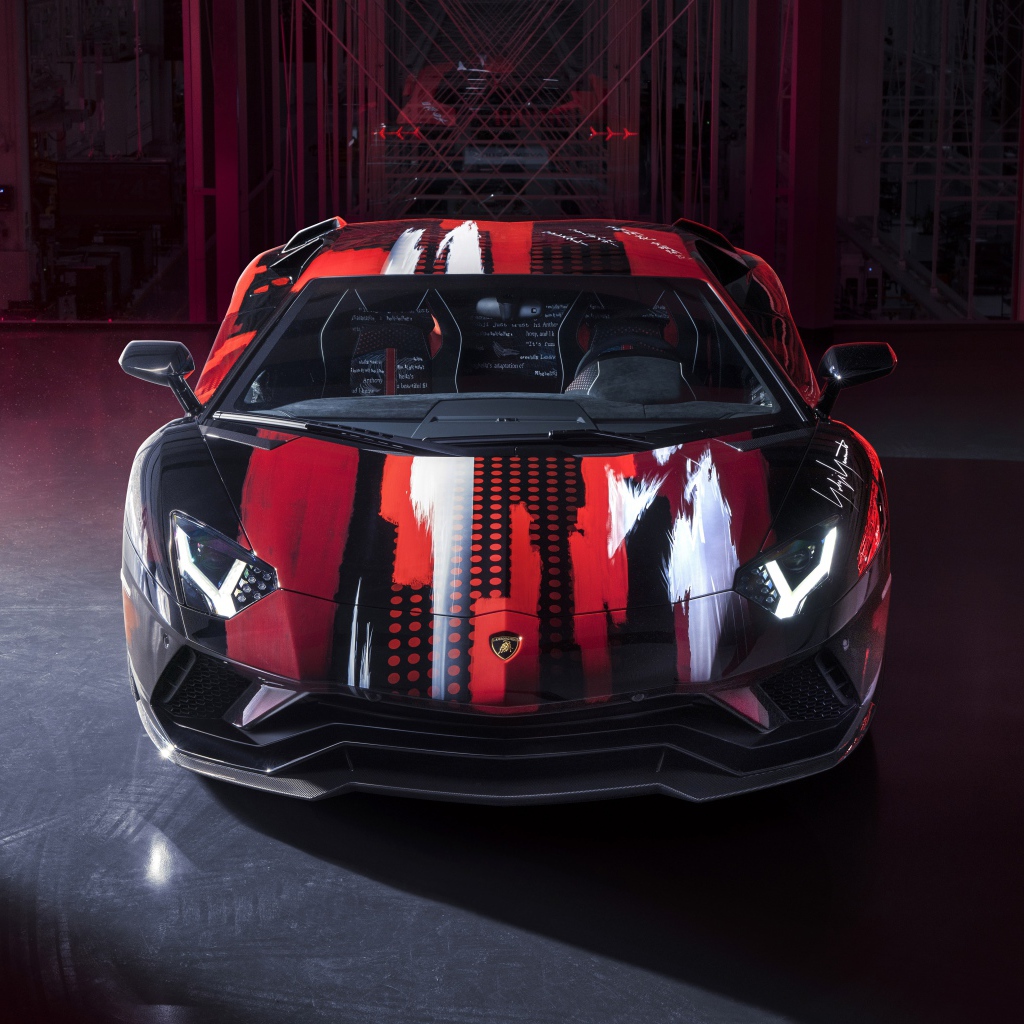 Спортивный автомобиль  Lamborghini Aventador S, 2021 года вид спереди