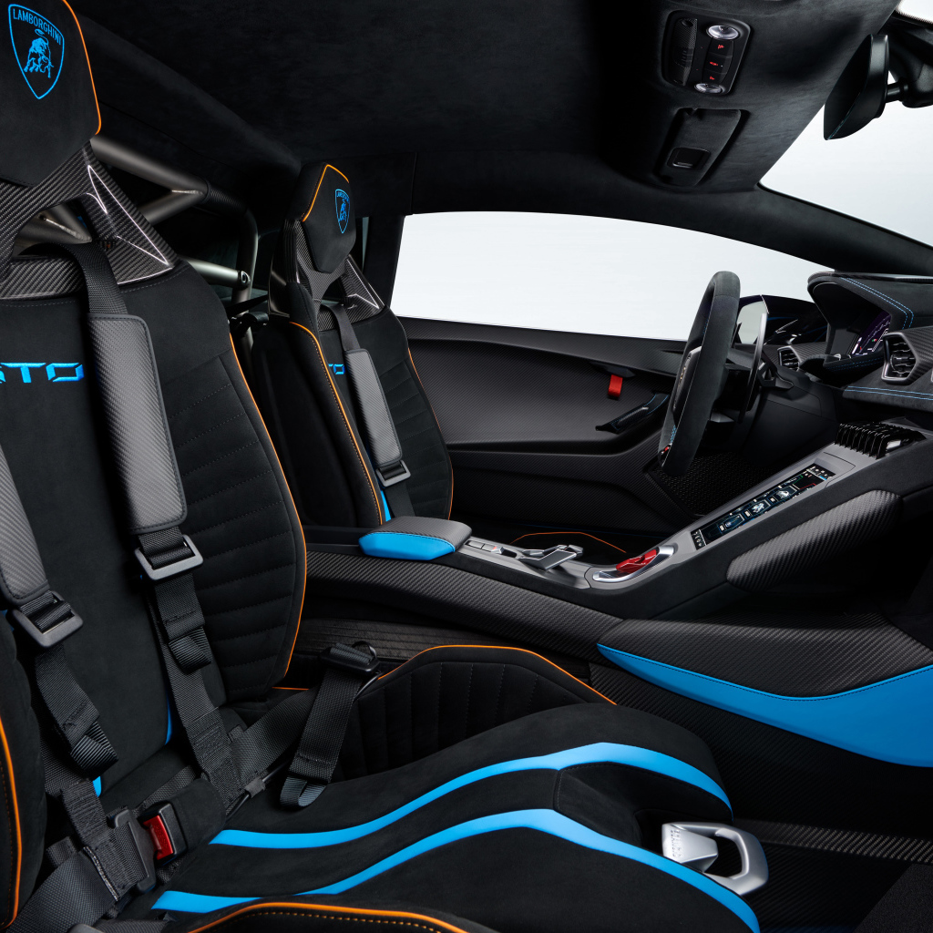 Кресла в автомобиле Lamborghini Huracán STO 2021 года
