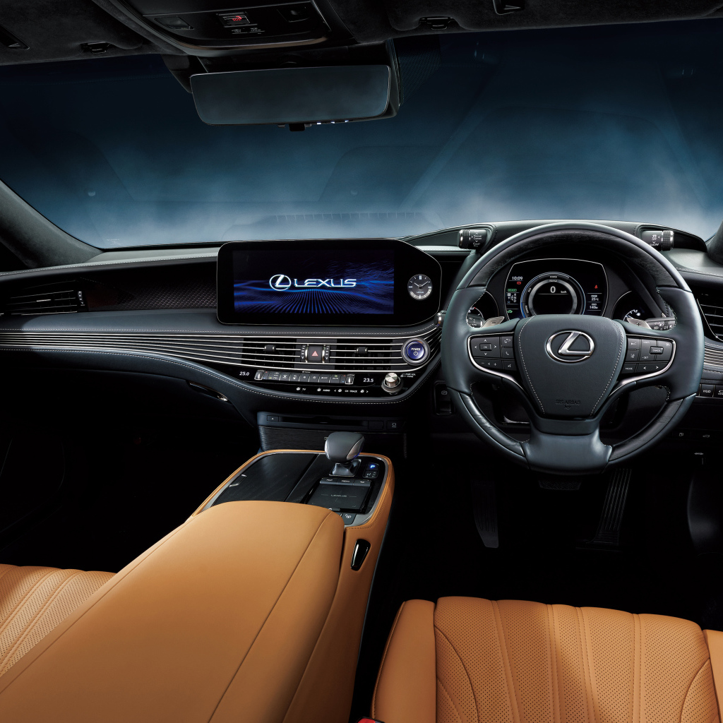 Салон автомобиля Lexus LS 500h 2021 года