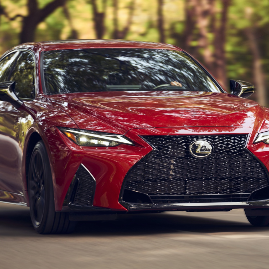 Красный автомобиль  Lexus IS 350 AWD F SPORT, 2021 года