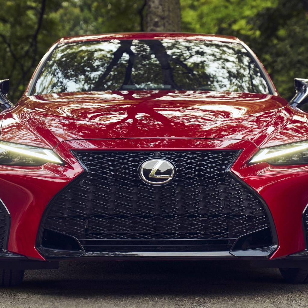 Красный  Lexus IS 350 AWD F SPORT, 2021 года вид спереди