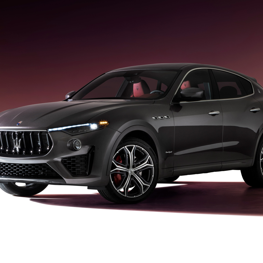 Автомобиль Maserati Levante S Q4 GranSport 2021 года