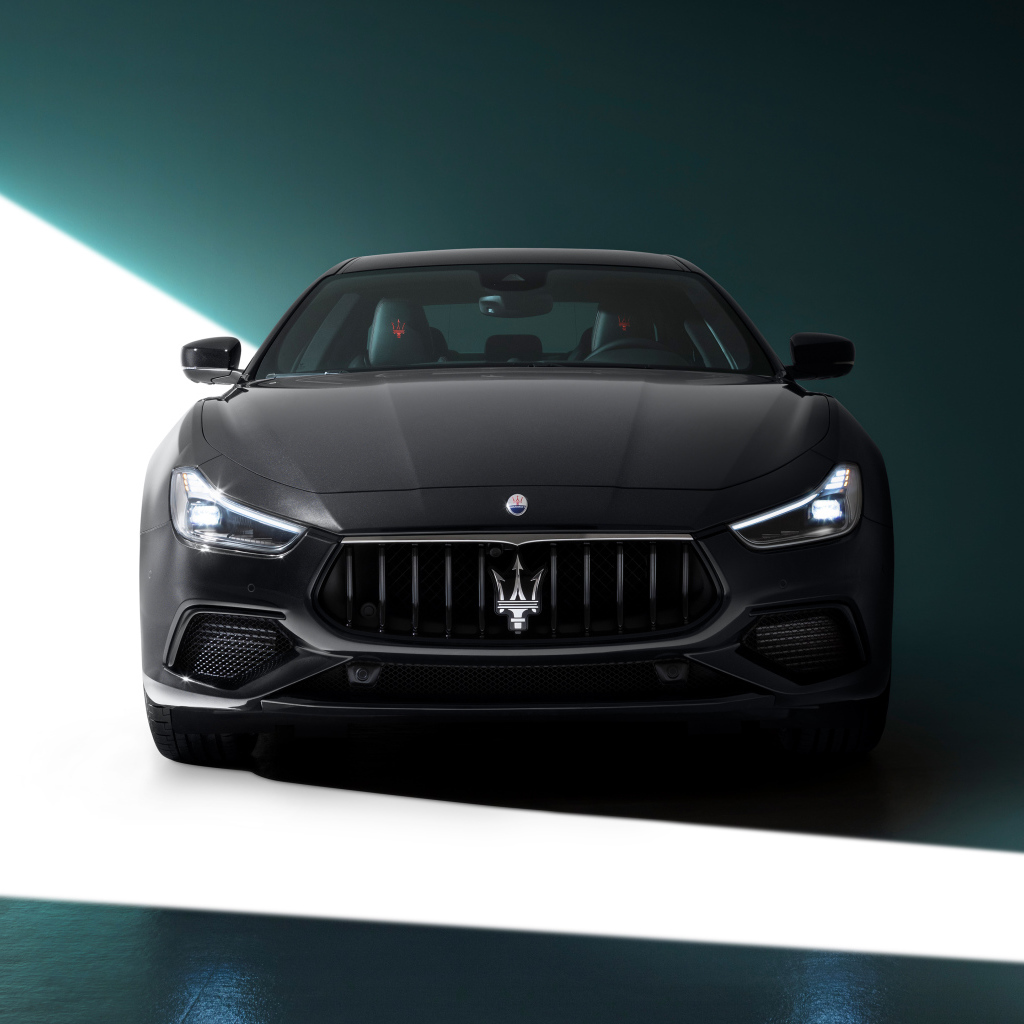 Дорогой автомобиль Maserati Ghibli S Q4 GranSport Nerissimo Pack 2021 года