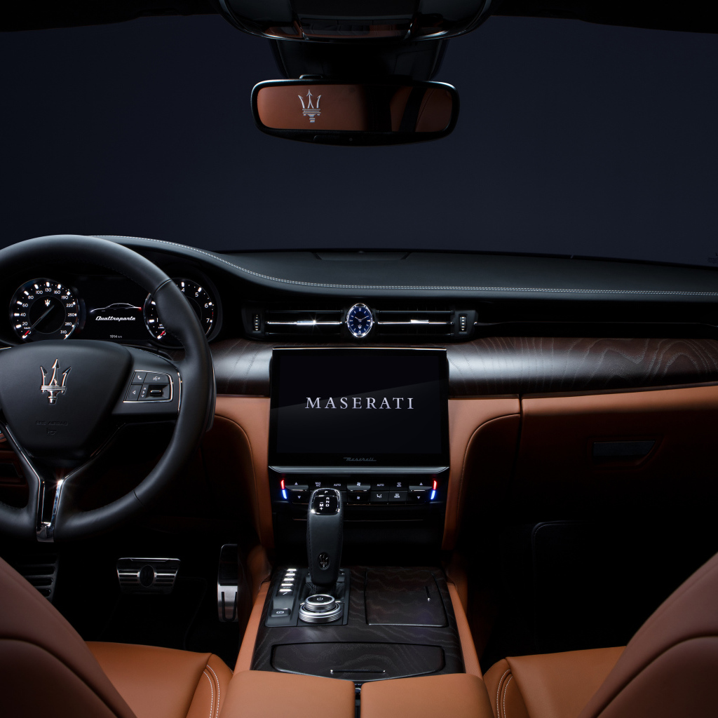 Дорогой кожаный салон автомобиля Maserati Quattroporte S Q4 GranLusso 2021 года