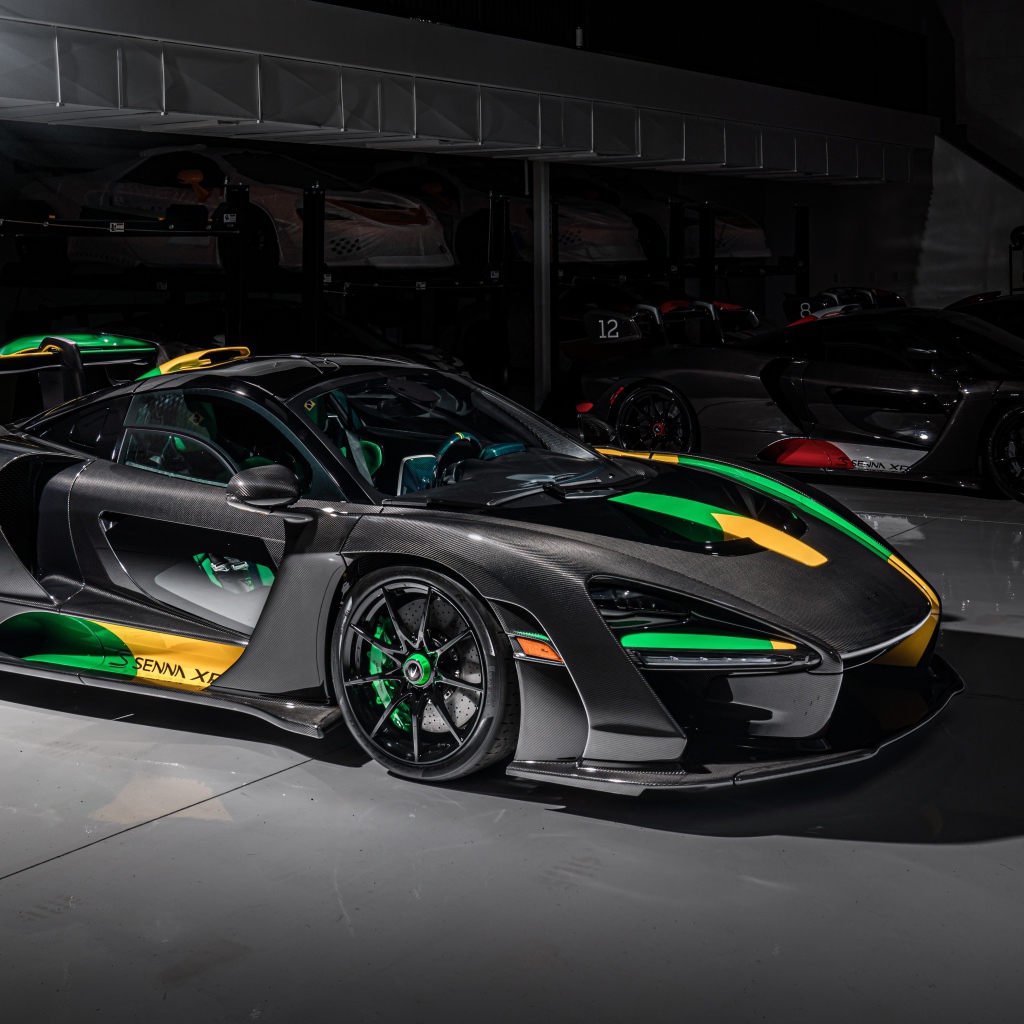 Спортивный автомобиль McLaren Senna XP, 2019 года в гараже