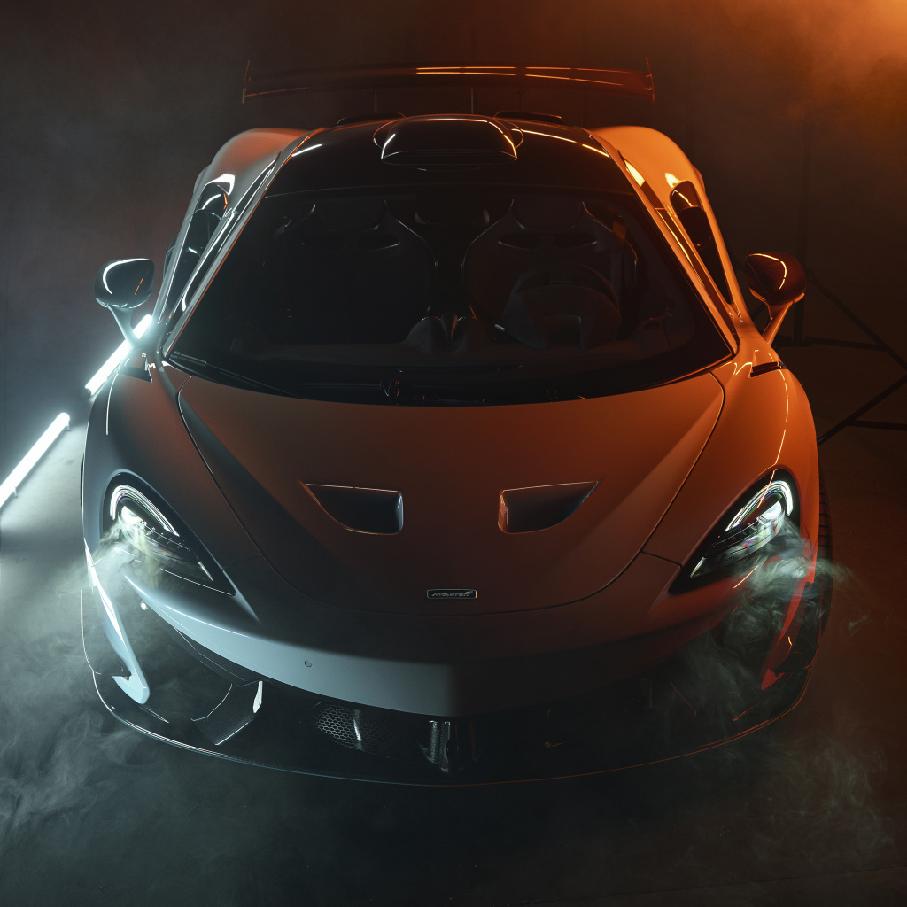Автомобиль McLaren 620R,  2021 года вид сверху