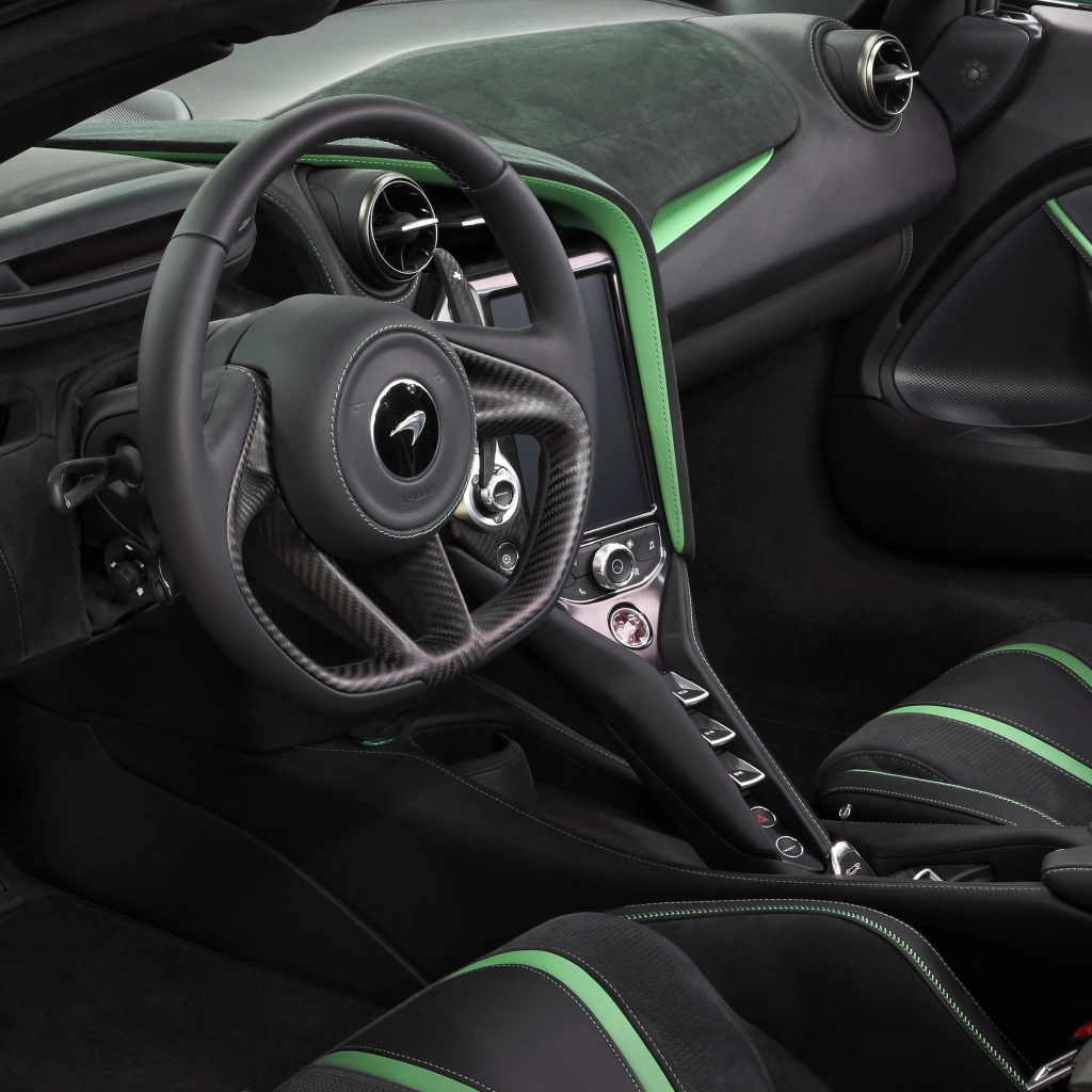 Черный салон автомобиля  McLaren 720S Spider Fury 2020 года 