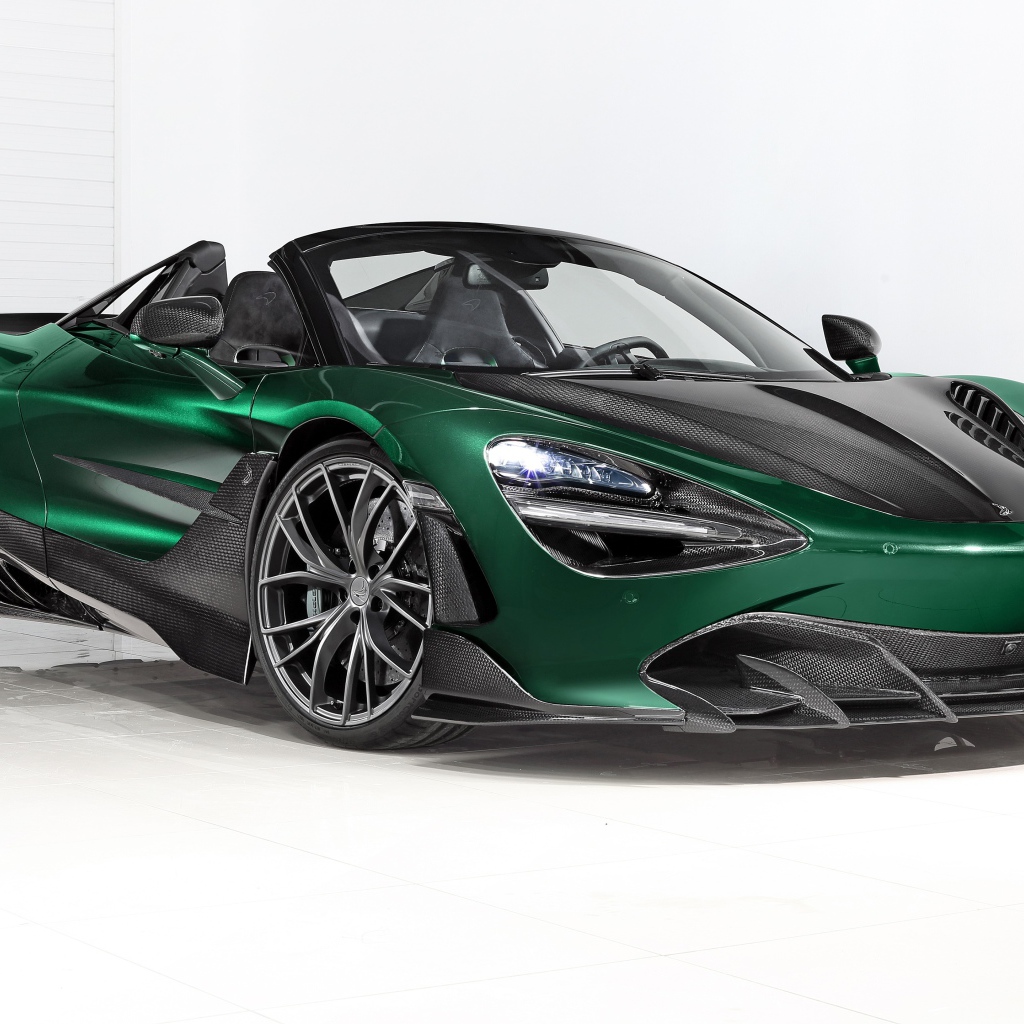 Зеленый автомобиль  McLaren 720S Spider Fury 2020 года на белом фоне 