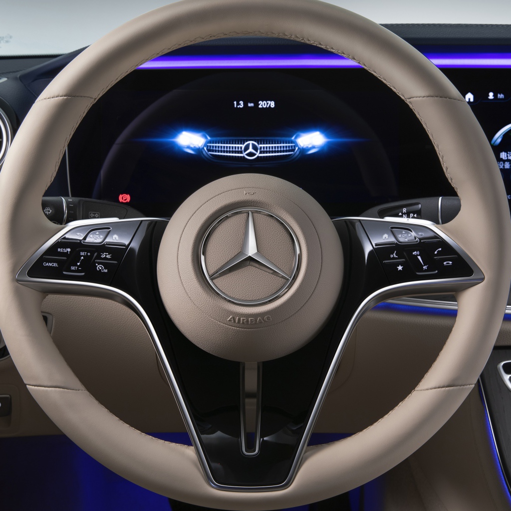 Руль автомобиля Mercedes-Benz E 350 L Exclusive Line 2020 года